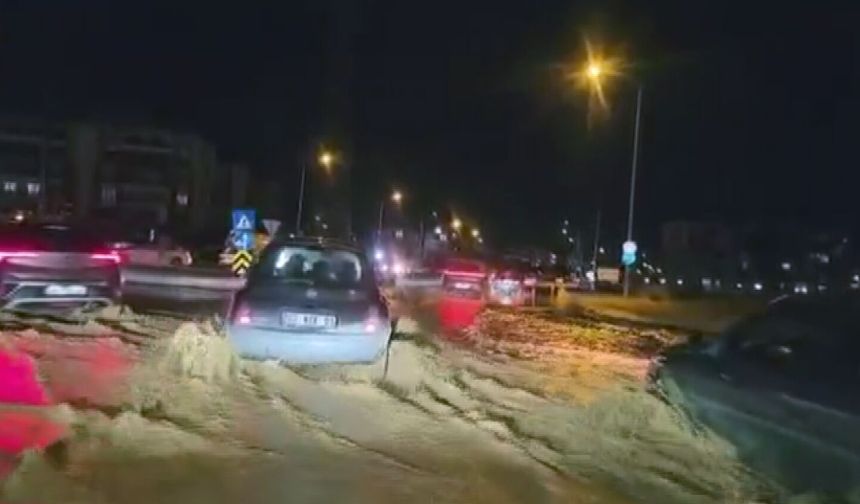 Konya'da sağanak, taşkınlara neden oldu