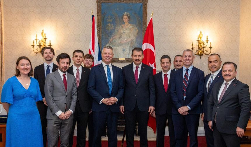 Milli Savunma Bakan Yardımcısı Ayhan, İngiltere'de