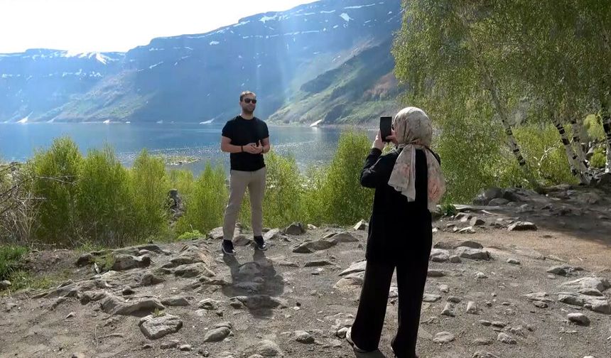 Nemrut Krater Gölü'nde turizm sezonu açıldı; eşsiz manzara ziyaretçileri bekliyor