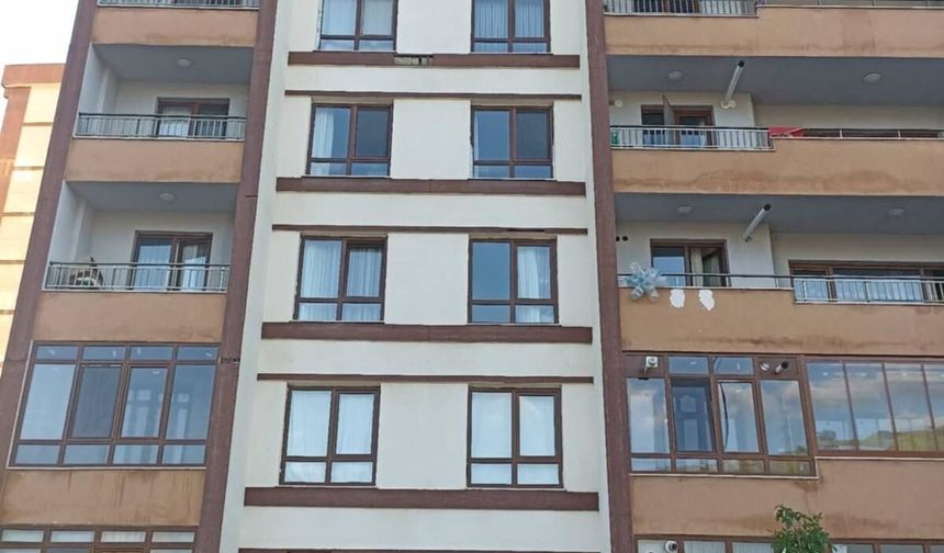Nevşehir'de binanın 5'inci katındaki pencereden düşen çocuk öldü
