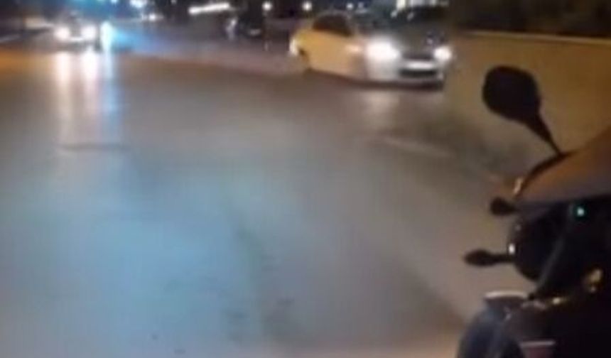 Otomobilin duvara çarptığı kaza kask kamerasında; 2 yaralı