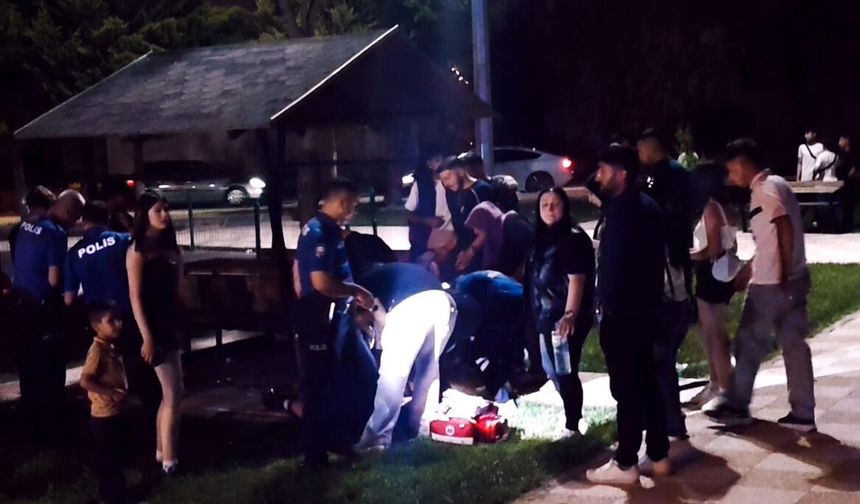 Parkta uğradığı biber gazlı ve bıçaklı saldırıda ağır yaralandı