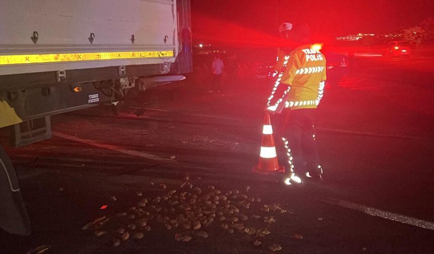 Patates yüklü TIR'a arkadan çarpan otomobilin sürücüsü öldü