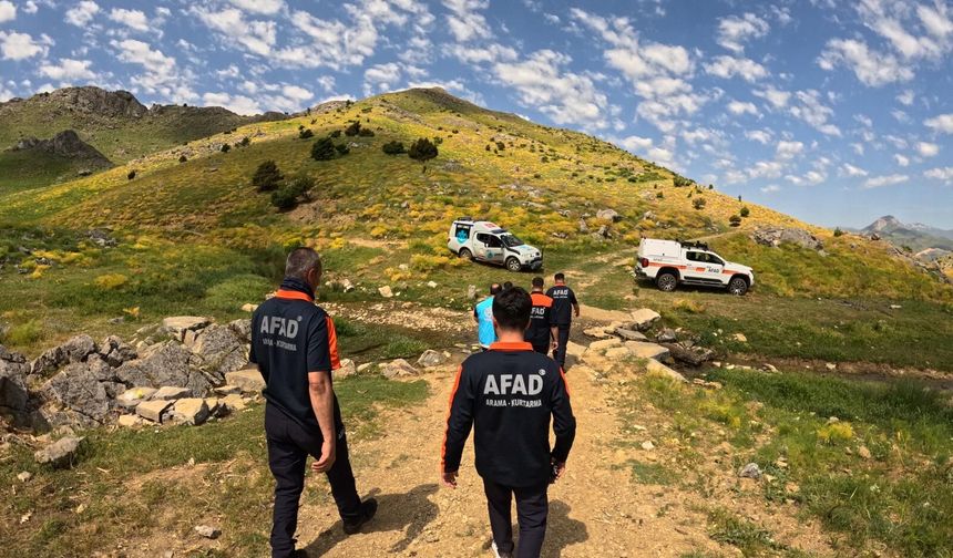 Siirt'te kaybolan çoban, 8 kilometre uzaklıkta bitkin halde bulundu / Ek fotoğraflar