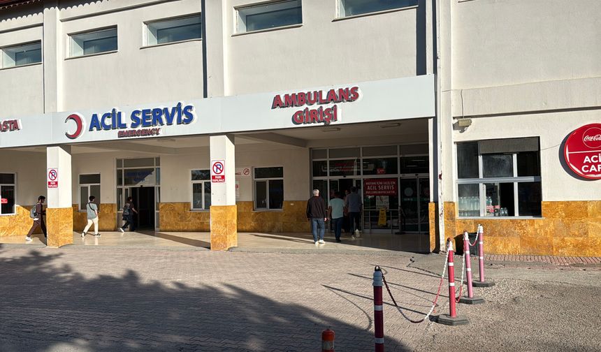 Sivas'ta inşaat işçisi baltayla 3 kişiyi yaraladı; o anlar kamerada / YENİDEN