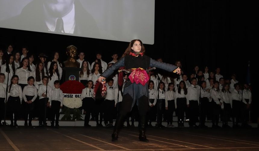 Londra'daki müzik okulundan Lara Mutlu kabul aldı