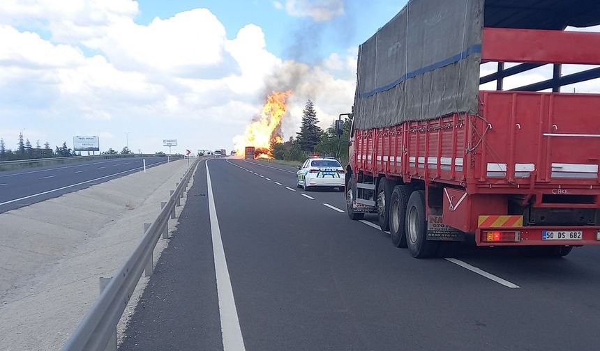 TIR'daki yangın ormana sıçradı