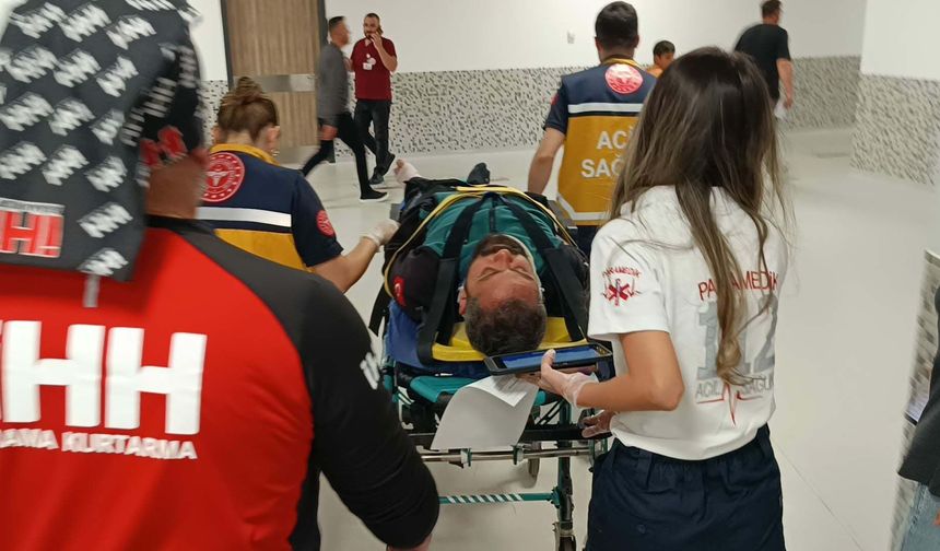 Tırmanış sırasında ayağı kırılan dağcı askeri helikopterle kurtarıldı