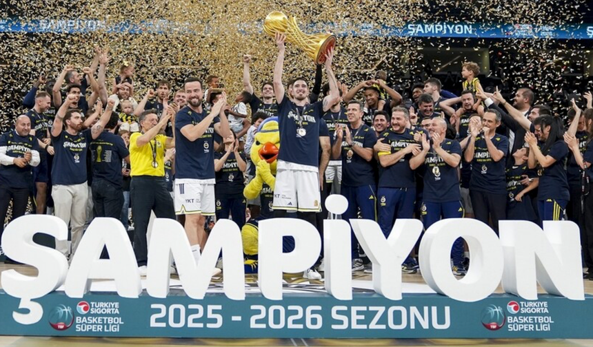 Fenerbahçe Beko şampiyonluk kupasını aldı