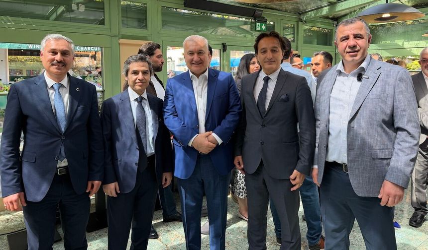 Londra’da Azerbaycan Türkiye İş Birliği Mesajı