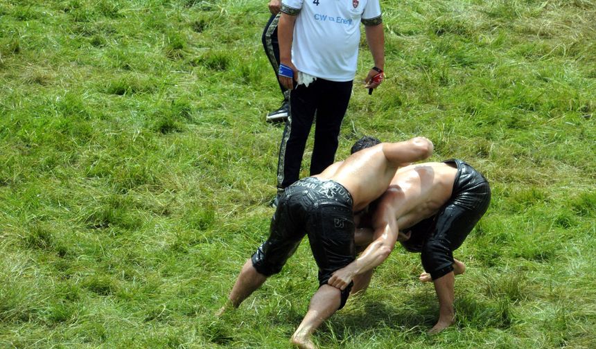 665'inci Kırkpınar Yağlı Güreşleri'nde son 16'ya kalan başpehlivanlar belli oldu