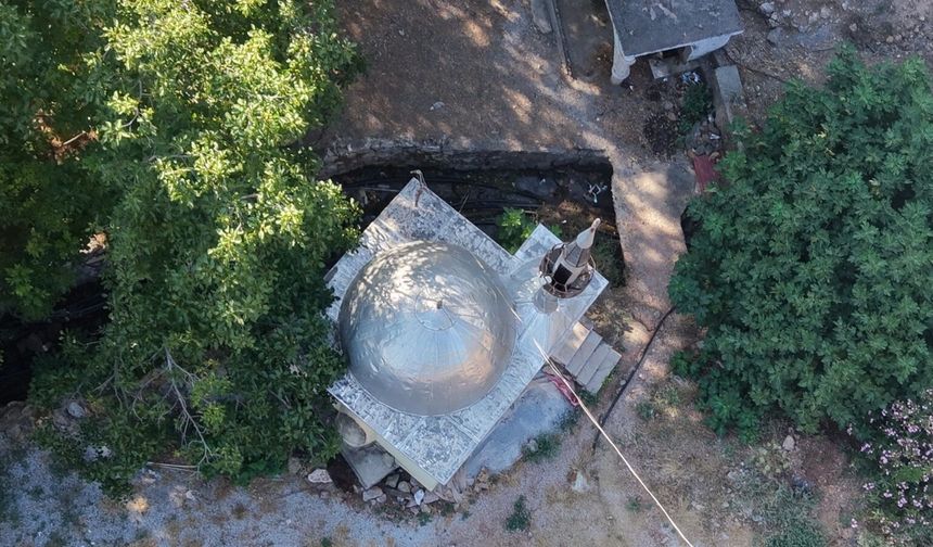 Anamur'daki 9 metrekarelik cami dronla görüntülendi
