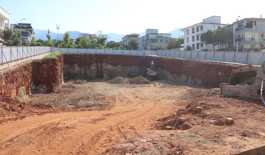 Denizli'de göçük altında kalan kepçe operatörü hayatını kaybetti