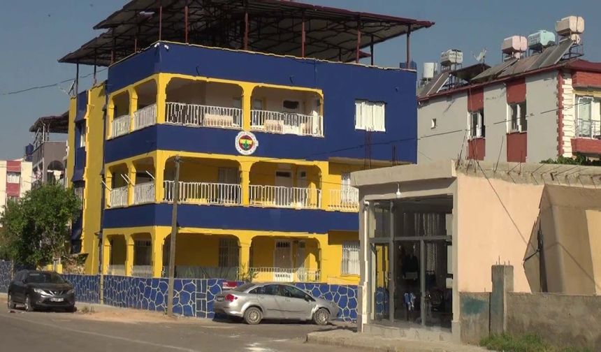 Fanatik Fenerbahçeli aile, yaşadıkları apartmanı sarı-laciverte boyadı