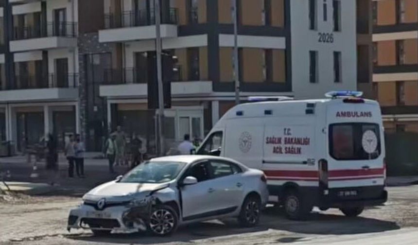 Gaziantep'te iki otomobil çarpıştı; 4 yaralı