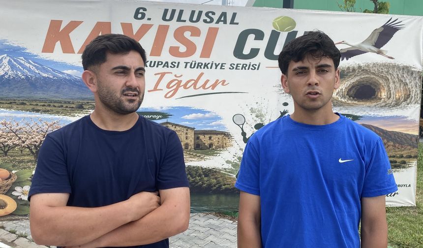 Iğdır kayısı, tenis turnuvasında sporculara ikram edildi