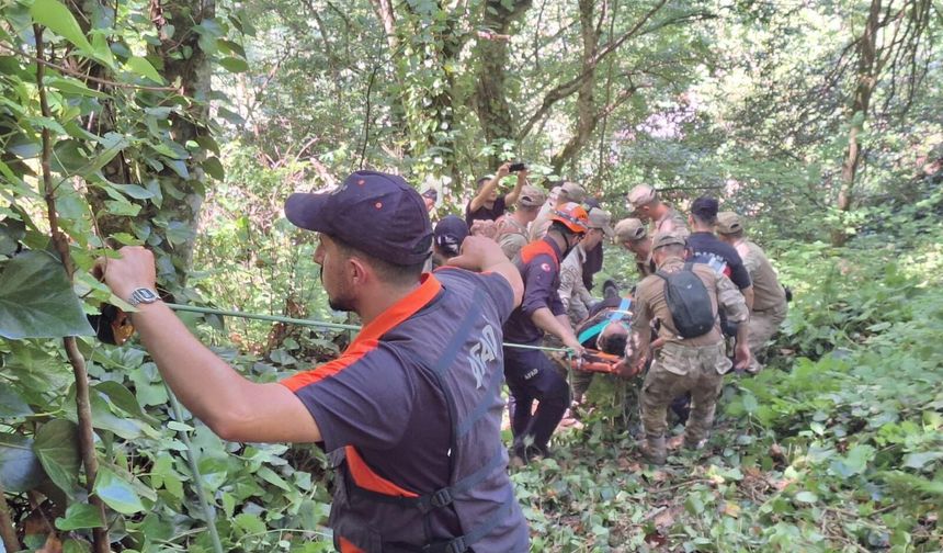 Kamp yaptığı kanyonda yaralanıp mahsur kaldı, ekipler tarafından kurtarıldı