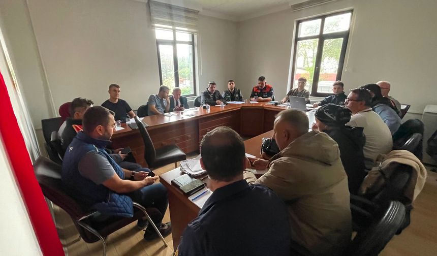 Kastamonu'da Cide'de sağanak; Devrekani Çayı taştı, ev ve iş yerini su bastı