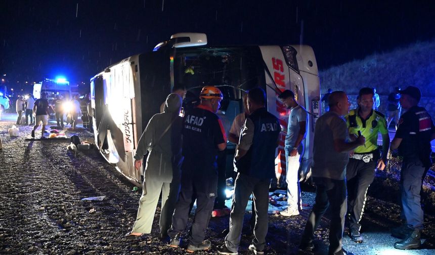 Kırıkkale'de yolcu otobüsü devrildi: 40 yaralı