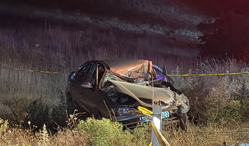 Kırşehir'de otomobil ile traktör çarpıştı: 1 ölü, 2 yaralı