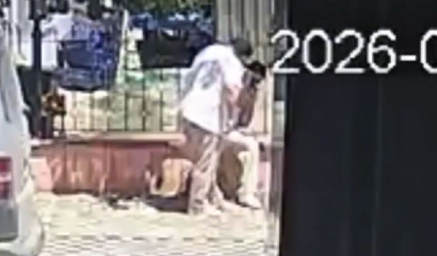 Kuaför, çırağını darbetti; o anlar kamerada