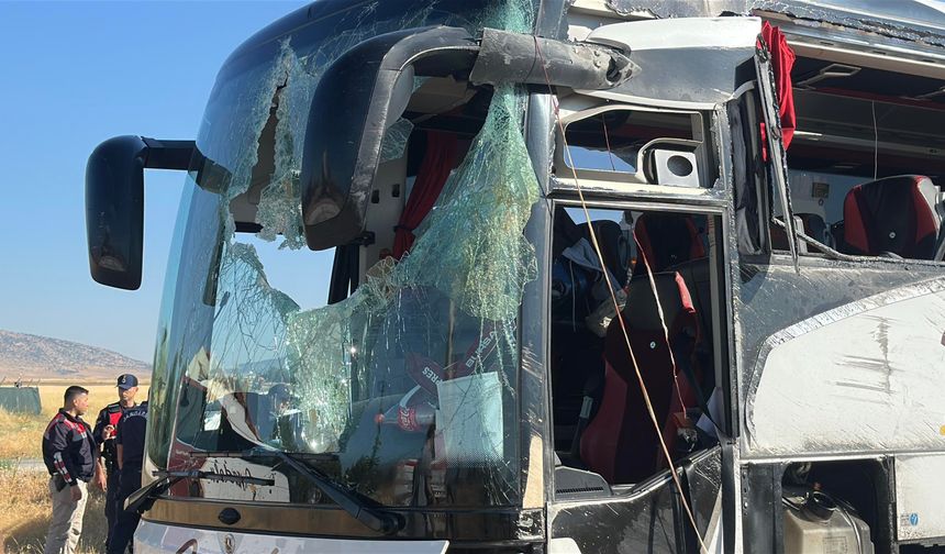 Kütahya'da yolcu otobüsü devrildi; 31 yaralı