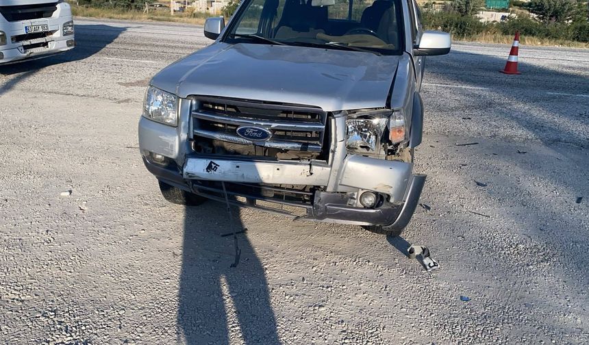 Malatya'da kamyonet ile otomobil çarpıştı: 3 yaralı