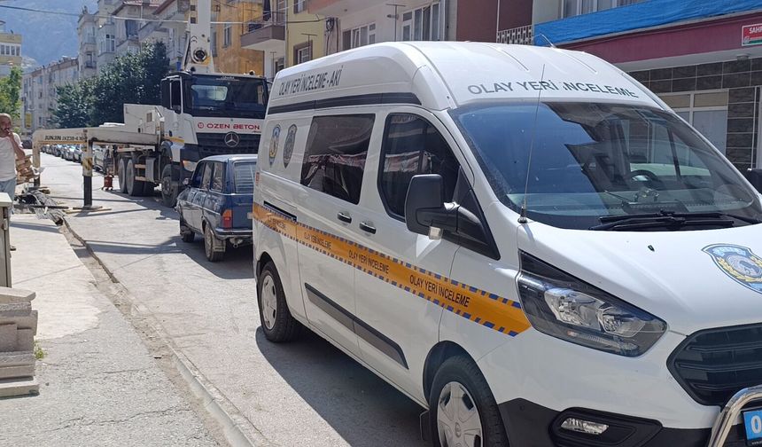 Park halindeki otomobile yorgun mermi isabet etti