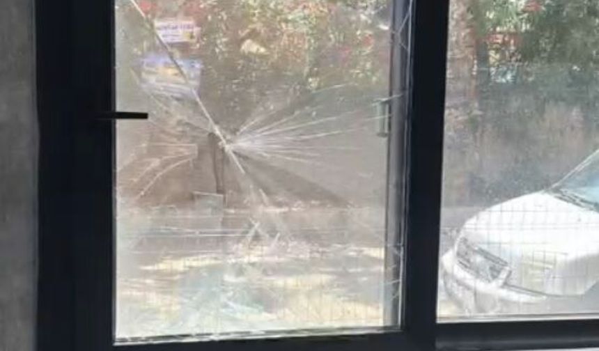 Polis merkezinin camını kıran 4 şüpheli tutuklandı