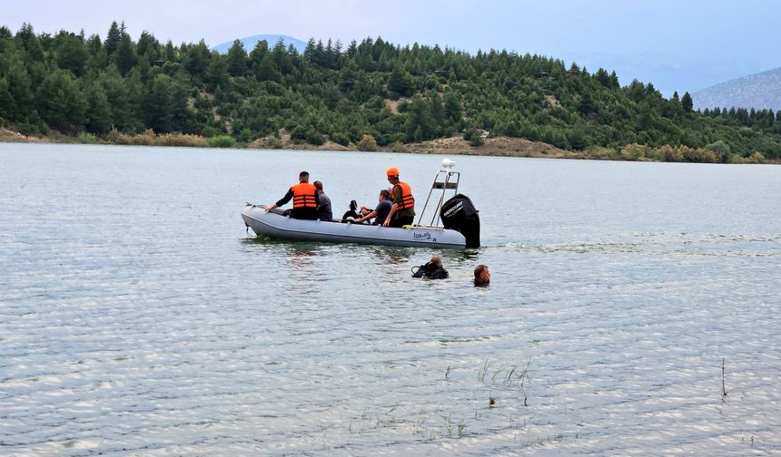 Serinlemek için girdiği baraj gölünde boğuldu