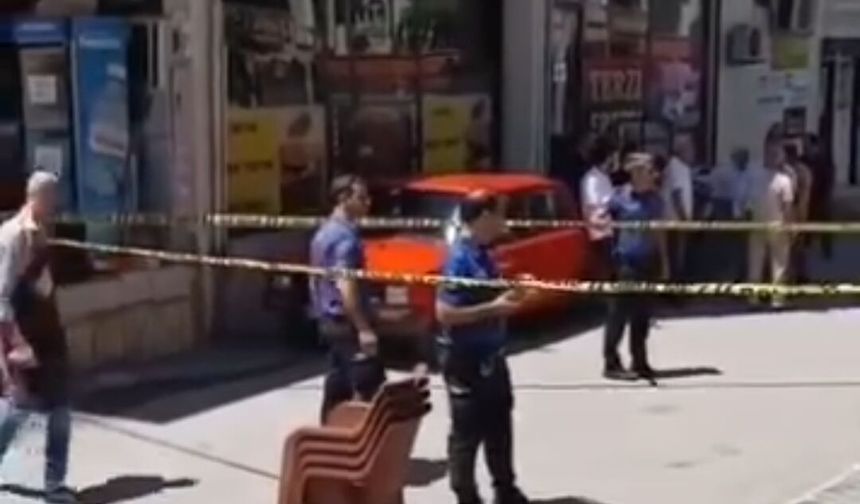 Silahlı alacak kavgasında bacaklarından vuruldu