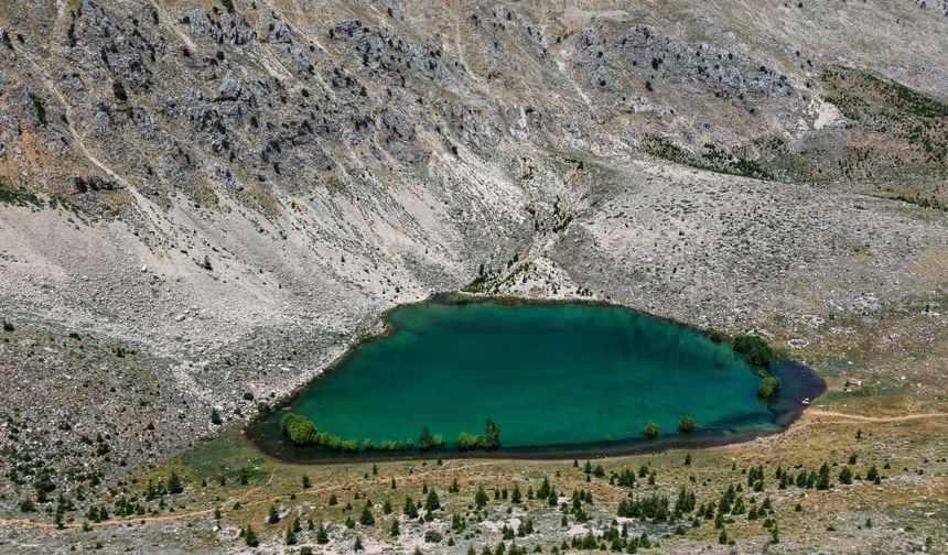 Torosların zirvesindeki Uçarsu Şelalesi ve Yeşilgöl hayran bırakıyor / Ek fotoğraflar