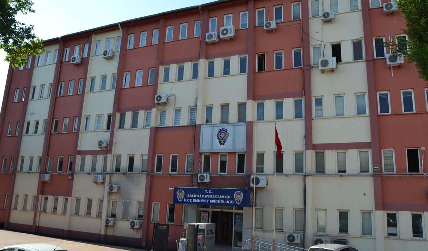 Uzaklaştırma kararı aldıran eşini 5 bıçak darbesiyle öldürdü
