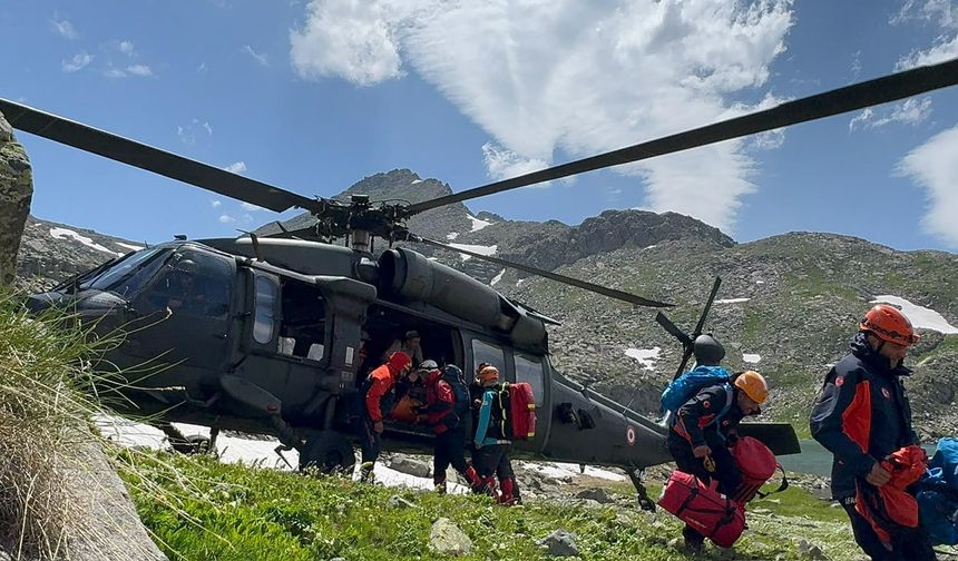Verçenik Dağı'nda yaralanan dağcı, ekipler tarafından kurtarıldı