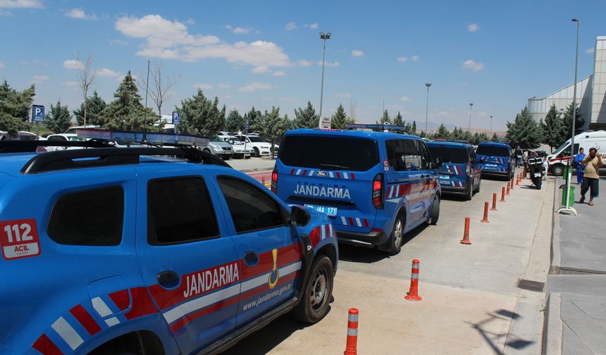 2 arkadaşını 9 kurşunla öldüren şüpheli saklandığı evde yakalandı