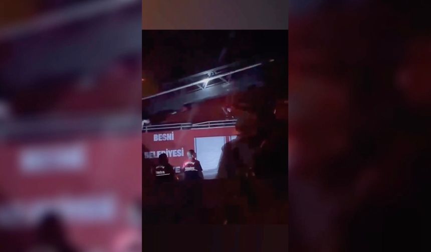 Adıyaman'da okulun çatısı yandı