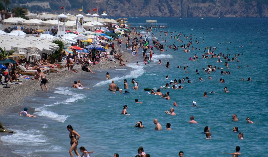 Antalya'da yüksek nem bunalttı