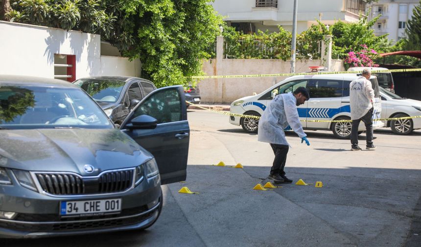 Antalya'daki ailesini ziyarete geldi, 13 el ateş eden saldırgan tarafından öldürüldü