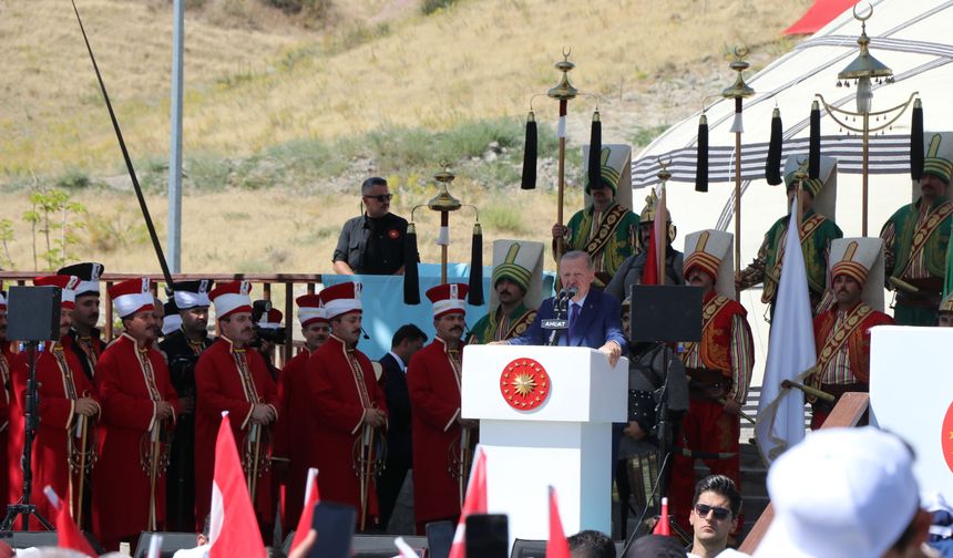 Cumhurbaşkanı Erdoğan: Eninde sonunda kan tüccarları kaybedecek