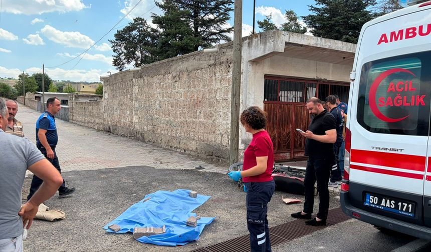 Devrilen motosikletin 14 yaşındaki sürücüsü öldü