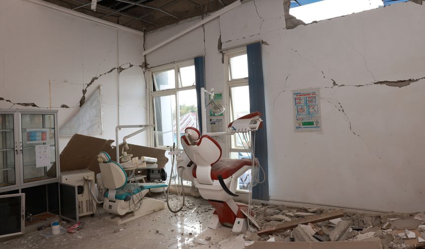Endonezya'da 7.7 büyüklüğündeki depremde can kaybı 71'e yükseldi