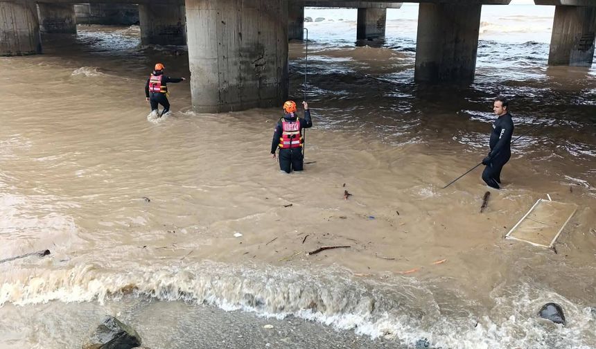 Giresun'da selde kayıp dayı ve yeğeni arama çalışmaları 2'nci gününde/ Ek fotoğraflar