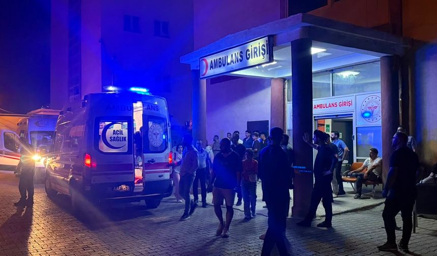 Hakkari'de düğün öncesi damat ve 2 yakını taşlı sopalı kavgada yaralandı