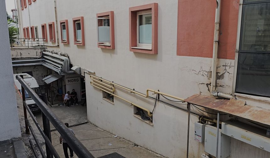 İnşaatta üzerine asansör kabini düşen işçi öldü