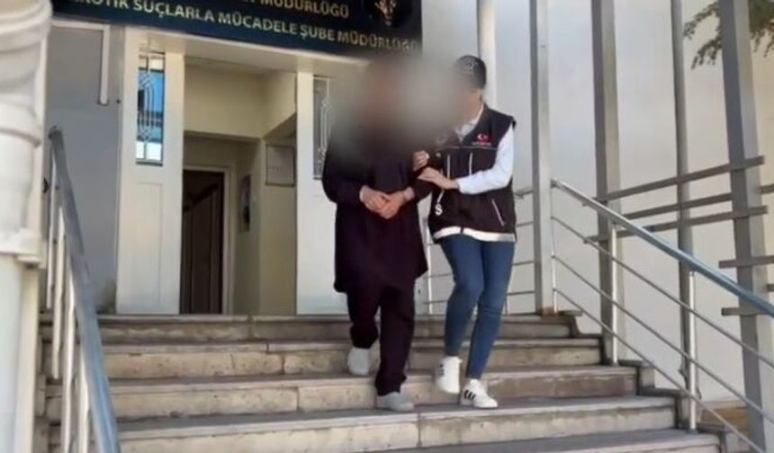 İranlı şüphelilerin mide ve bağırsaklarından uyuşturucu çıktı