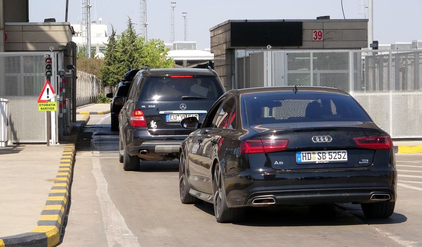 Kapıkule'de gurbetçilerin dönüş yoğunluğu