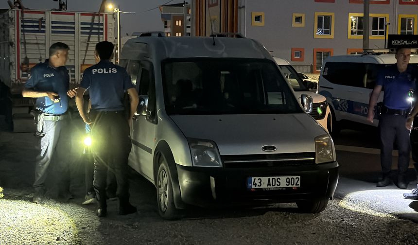 Kütahya'da eski eşinin sokakta bıçakladığı kadın ağır yaralandı; olay anı kamerada