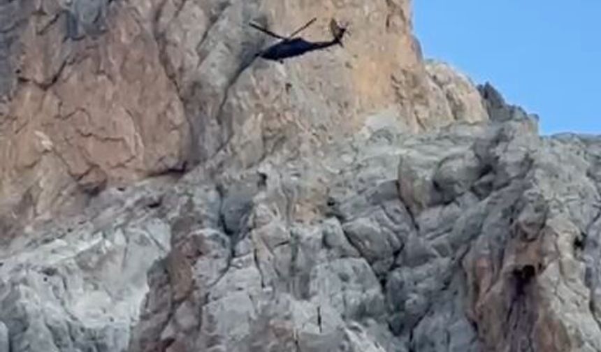 Niğde'de tırmanış sırasında düşen İngiliz dağcı, helikopter ile kurtarıldı
