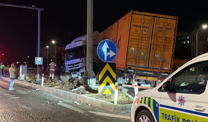 Refüje çıkan TIR'ın sürücüsü yaralandı