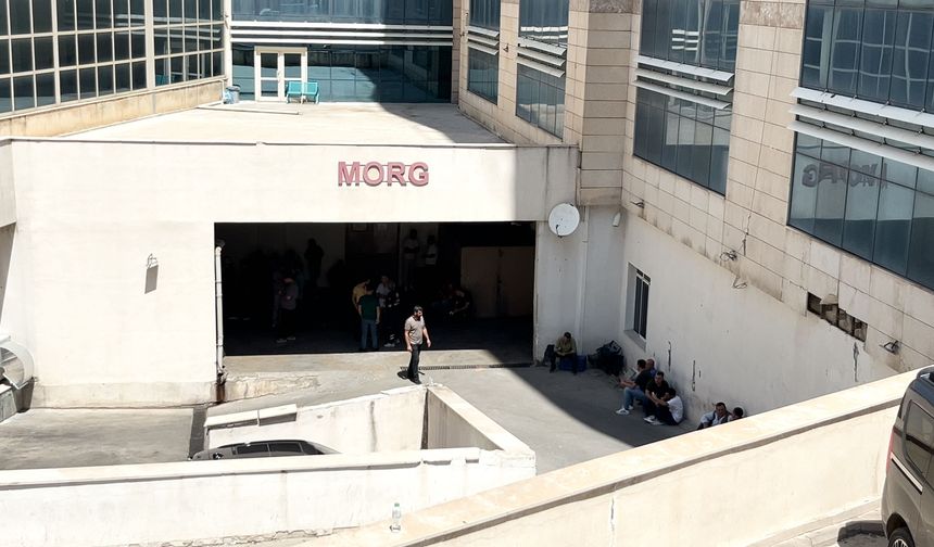 Tamir ettiği iş makinesinin altında kalan işçi öldü
